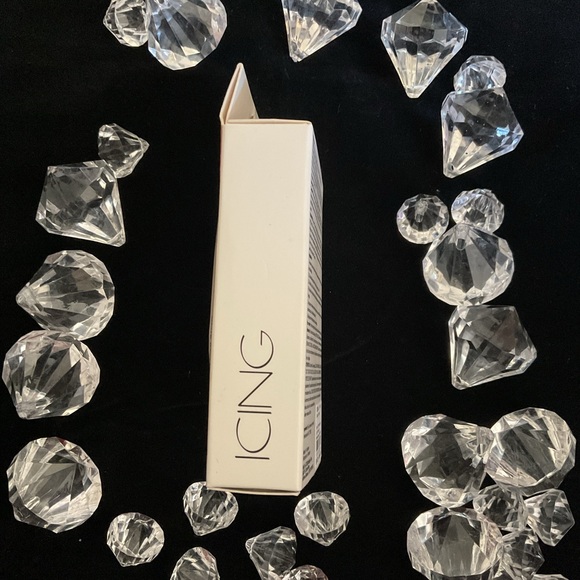 Icing vegan press on nails - Picture 2 of 4